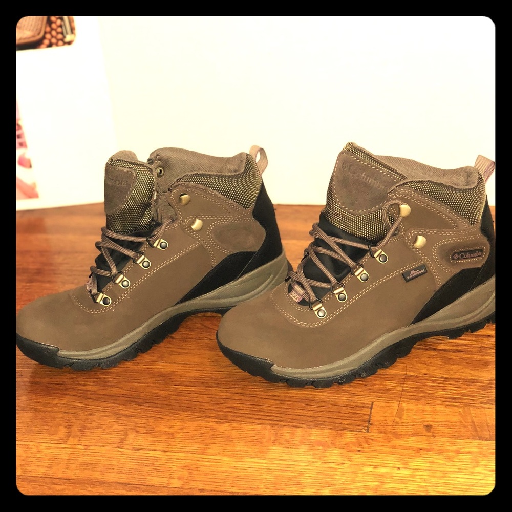 Columbia Dillon Ridge Waterproof Hiking Boots